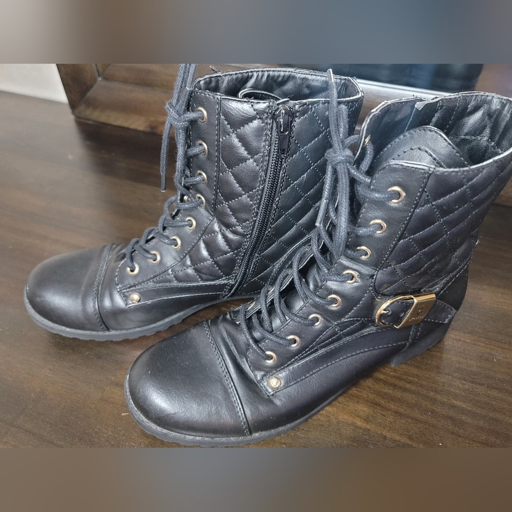 G by GUESS Byson Black Quilted Combat Women Boots Size 8M